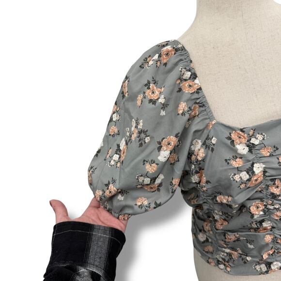 NEW Celebrity Pink Gray Floral Top Size Large Smocked ruched Puff Sleeve Crop - Picture 5 of 11